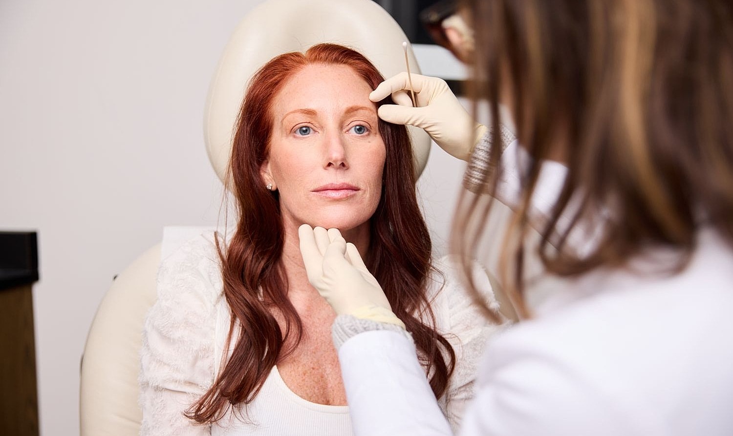 Woman receiving cosmetic treatment in a clinic.